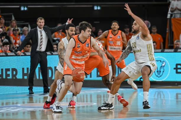 保级形势正 保级形势正